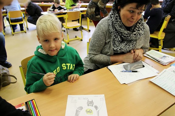 S T R Á N K A 16 ŠPP schůzuje. Co by mělo umět dítě, které jde v září do školy? 1. správně vyslovovat všechny hlásky ( v předškolním roce je nejvyšší čas navštívit logopedickou poradnu), 2.