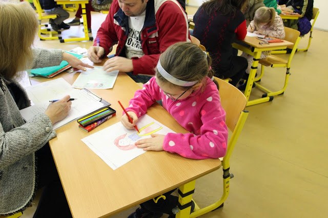 S T R Á N K A 17 zazpívat písničku, 6. vědět, jak se jmenuje, kolik mu je let, kde bydlí, znát dny v týdnu, 7. hrát jednoduché hry, 8. počítat po jedné do deseti, 9.