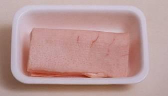Sádlo tuk je zpracováván: - v masných výrobcích uzená slanina, měkké salámy, špekáčky, trvanlivé salámy, nebo jako: škvařené nekontinuální způsob, nakrájené 3 cm kousky čerstvého