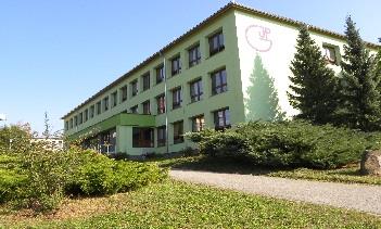 Gymnázium Jana Pivečky a Střední odborná škola Slavičín Gymnázium Jana Pivečky a SOŠ Slavičín Zpravodaj září - prosinec 2015 Společně musíme budovat školy, které motivují děti k myšlení, hledání,