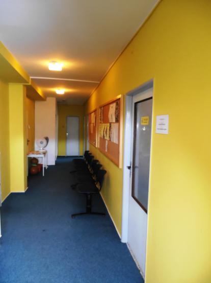 UTB ve Zlíně, Fakulta managementu a ekonomiky 66 Obr. 24 Čekárna Čekárna (vlastní zpracování) Čekárna je dlouhá místnost bez denního osvětlení a bez moţnosti větrání.