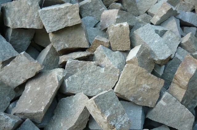 Zaměstnavatel Těžba a zpracování žuly Lom Žulová IV. KATALOG VÝROBKŮ Firma RALUX spol s r.o. se specializuje téměř 20 let na těžbu a zpracování kamene.