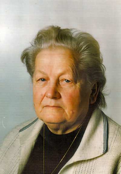 28 Dne 28. 3. 2013 uplyne 30 let, kdy nás navždy opustila naše milovaná maminka, babička a prababička, paní Marie Filková. Stále vzpomínáme. Za celou rodinu dcera Jarmila Růžičková Dne 15.
