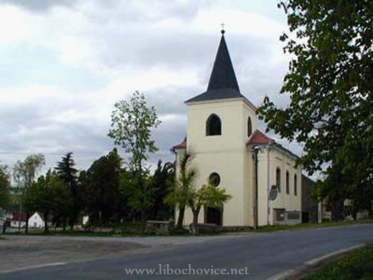 Na druhé straně pláště nápis: Ke cti a chwale Gmena pana Boha wieczneho s dowolenim Urozeneo Pana Pana Girzyo z Lobkowic na Hazmburce Libiechowicych a Mielnice etc.
