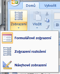 Následné otevření formuláře je stejné jako u tabulky, tedy v levé častí okna v Navigačním podoknu otevřeme formulář poklepáním. Formulář má specifickou ikonku.