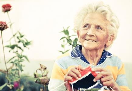 Geriatričtí pacienti Geriatričtí pacienti vyžadují úpravu dávkování Metabolické poškození Zvýšená citlivost k