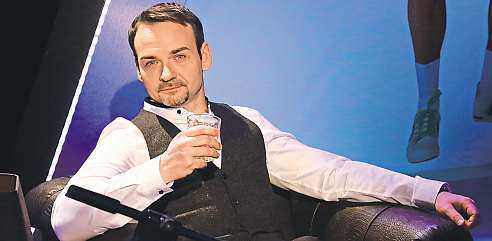 Česká republika 10. října 2014 13 Tajemný hlas ze show: mluví jakocolin Farrell Herec adabér Filip Švarc má vzábavném pořadu Primy Muži proti ženám zásadní roli. Ikdyž ho zatím nikdo neviděl.