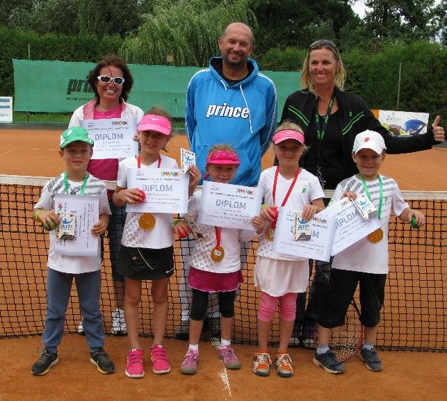 Východočeské finále smíšených družstev minitenisu Finálové kolo memoriálu Zdeňka Kocmana se konalo 5. 9. 2015 na kurtech TC Dvůr Králové již od ranních hodin.