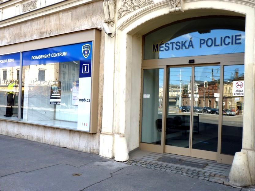 PORADENSKÉ CENTRUM Je projekt, který se zaměřuje na širokou občanskou veřejnost.