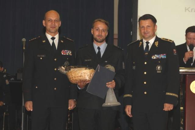 Policista z Lipníku nad Bečvou získal republikovou cenu ČIN ROKU 2014 Dne 10. září 2015 předal policejní prezident brig. gen. Mgr. Bc.