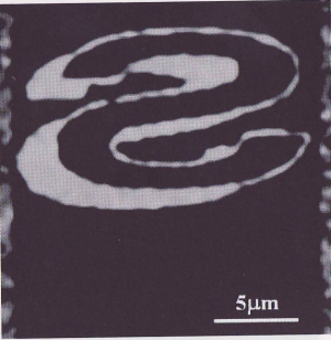 Nanolitografie pomocí SPM Silové techniky Elektrické techniky Další techniky Feroelektrická a magnetická litografie mění orientaci příslušných domén magnetická