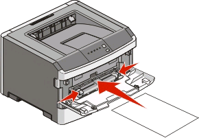Použití ručního podavače Ruční podavač se nachází za dvířky ručního podavače tiskárny a dokáže současně pracovat pouze s jedním listem papíru.