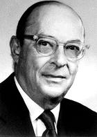 Pracovníci Bellových laboratoří John Bardeen a Walter Brattain vytvořili první germaniový hrotový tranzistor a následně William Shockley tranzistor s přechodem P-N.