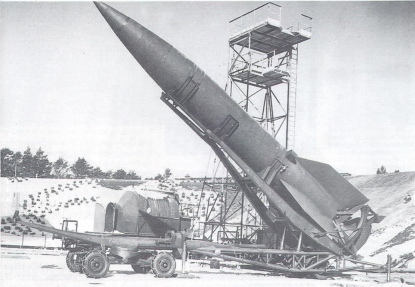 9. Poznámky k historii 1944 - Německo Raketa V 2 sestrojená podle návrhu fyzika Wernera von Brauna, poháněná