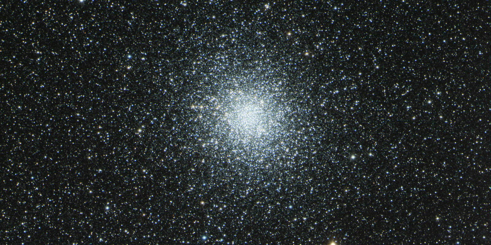 GALAKTICKA TEZKA Kulová hvězdokupa M 22 1 c AsM 22 na snímku dalekohledem Centurion 18 s kamerou BIG T-2. troworks. M 22 je jednou z nejbližších a nejjasnějších kulových hvězdokup.