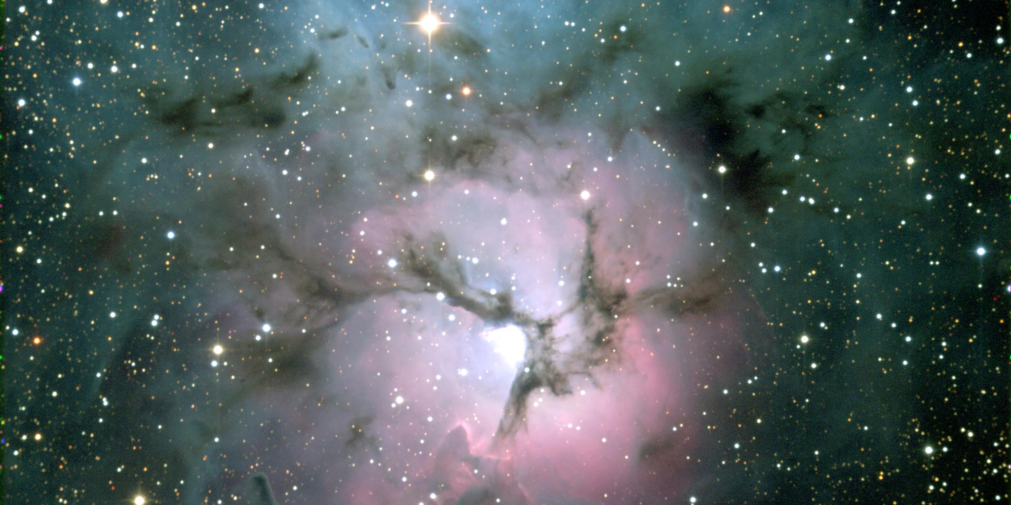 GALAKTICKA TEZKA Mlhovina Triﬁd 1 c T. Boroson, NOAO/AURA/NF. Triﬁd, m dalekohledem KPNO. Triﬁd je jedním z nejkrásnějších nebeských objektů vůbec.