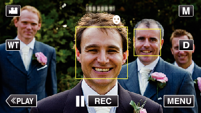 Záznam Automatické zachycení úsměvů (SNÍMEK ÚSMĚVU) SNÍMEK ÚSMĚVU automaticky zachycuje statický snímek při detekci úsměvu Tato funkce je k dispozici pro videa i statické snímky Nastavte PRIORITA