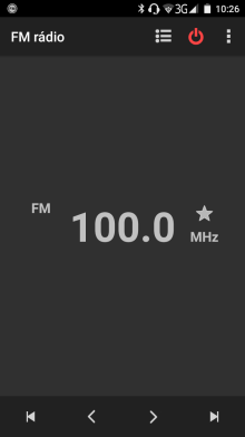 Nové FM kanály najdete přes ikonu nastavení v pravé horní části obrazovky. Naladěné stanice zůstávají v paměti telefonu uložené.