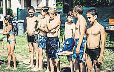 srpna 1945 ve čtvrt na devět ráno vybuchla 570 metrů nad Obchodním a průmyslovým muzeem v Hirošimě atomová puma Little Boy (Chlapeček), všichni lidé uvnitř se doslova vypařili.