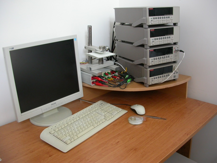 Elektrické a optické vlastnosti tenkých transparentních vodivých vrstev = ( ) 2014 (4) kde U je napětí mezi vnitřními hroty [V], I je proud procházející obvodem [A], h je tloušťka substrátu [m] a