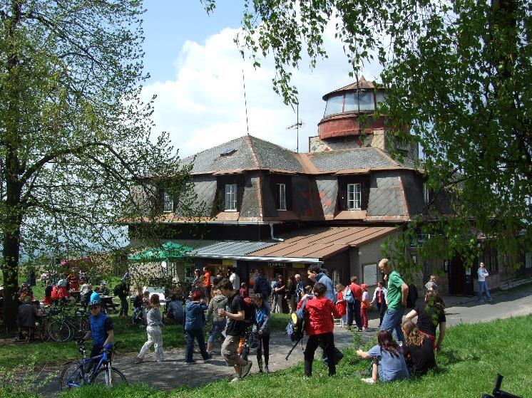 Zdroj: Muzeum VČ Hradec Králové Střípky od vedle.