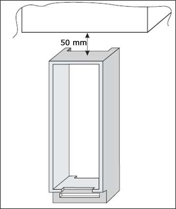 Tento diagram nalevo ukazuje minimální mezeru, která musí být ponechána mezi horní stranou jednotky pro spotřebič a stropem. Tento prostor je nutný pro správnou ventilaci.