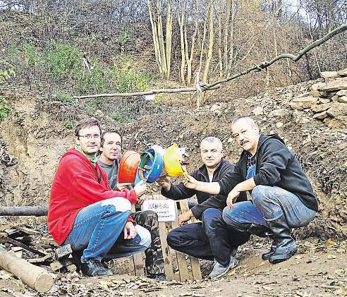 2 12. června 2015 Třebíčsko Jamníci objevili starou štolu. Achystají se na další Badatelé ze spolku Jamník míní, že vjemnici byla ve středověku neoficiální mincovna.