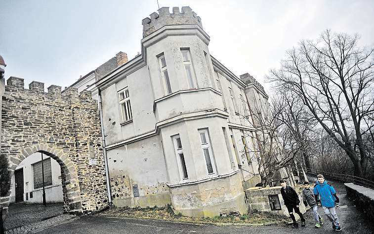 Třebíčsko 10. dubna 2015 3 Faastovu viluklidně prodám DOKONČENÍ ZE STRANY 1 Josef Faast byl v první polovině minulého století jedním za dvou nejznámějších stavitelů vjemnici.