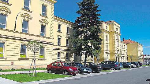 Návrh se nezamlouval zastupitelům, kteří jej na zasedání smetli ze stolu. Byly podány tři návrhy nausnesení aani jeden nezískal nadpoloviční většinu hlasů.