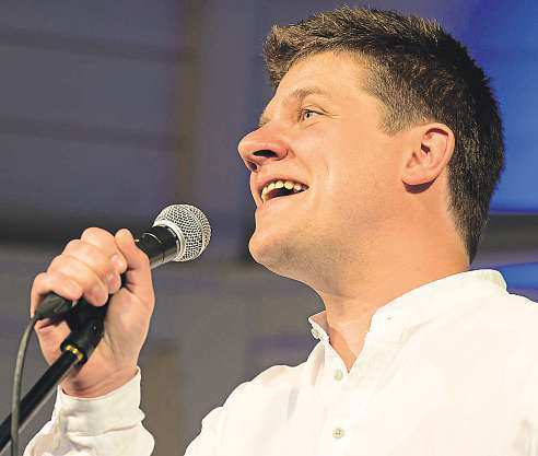 4 12. září 2014 Plzeň aplzeňsko Zazpívat proopuštěné děti má Petr Benešdnes už jako Armstrong zpívá jenvýjimečně.