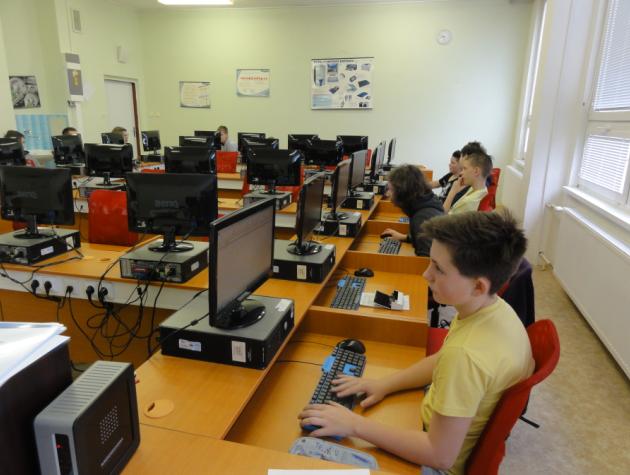 Ve středu před Velikonocemi naše škola ožila jarními a velikonočními aktivitami.