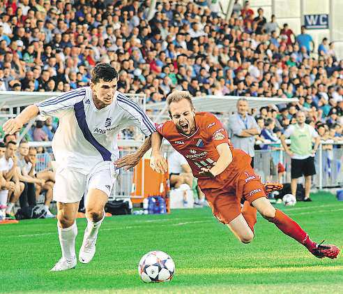 Opavští minulý pátek přešli přes Karvinou 1:0, Třinečtív sobotu gólem Dedice vyhráli 1:0 na hřišti Sigmy Olomouc. A Baník v neděli vydřelve Frýdku-Místku výhru 2:1.