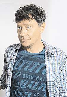 Česká republika 15. dubna 2016 17 MAX. 49 KS /1 DEN Pavel Kříž: Nabízelimidalšího Hitlera V Česku proslul herec PavelKříž hlavně coby Štěpán Šafránek ze série Básníků.