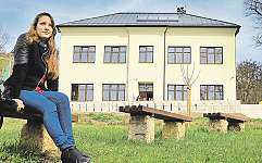 Českolipsko Nejčtenější týdeníkv České republice Každýpátek ZDARMA ČÍSLO 15 ROČNÍK V 15. 4. 2016 + TV program na celý týden Společná realitní aadvokátní kancelář JURIS REAL, spol. s r.o. ihned vykoupí či zprostředkuje prodej rodinného domu,bytu, chaty,pozemku.