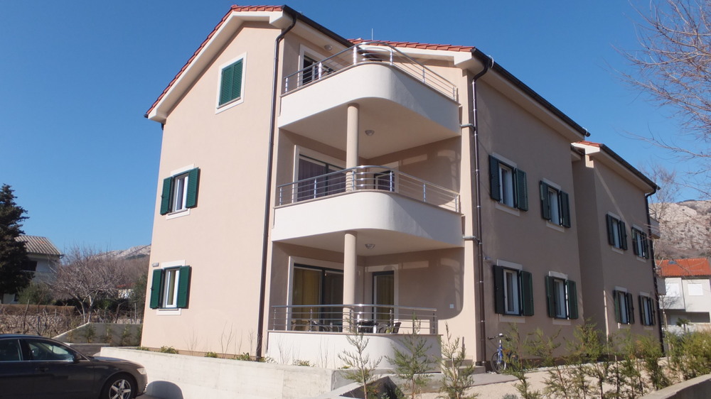 Apartmány 197-149 Vytisknout PDF Baška / Ostrov Krk / Chorvatsko Vážený zákazníku, do tohoto PDF jsou vloženy pouze základní informace o objektu a jeho ubytovacích jednotkách, který Vás zaujal.