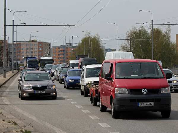 PRAHA: DOPRAVNÍ PODNIK BRNO: TROLEJBUSŮM 21TR SLEZSKO: VÝLUKA Z OPAVY INOVOVAL TRAMVAJE 14T 2 SE U DP VELMI DAŘÍ 3 DO KRNOVA ZAČALA 5 Budějovická doprava kvůli opravě mostu kolabuje Budějovičané,