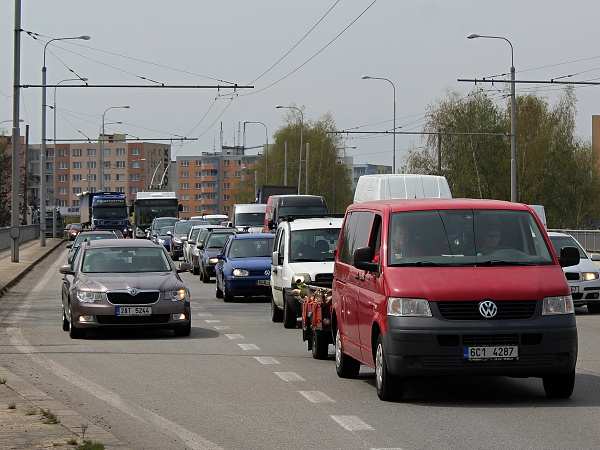 PRAHA: DOPRAVNÍ PODNIK BRNO: TROLEJBUSŮM 21TR SLEZSKO: VÝLUKA Z OPAVY INOVOVAL TRAMVAJE 14T 2 SE U DP VELMI DAŘÍ 3 DO KRNOVA ZAČALA 5 Budějovická doprava kvůli opravě mostu kolabuje Budějovičané,