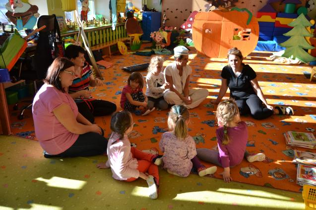 Tereza je koordinátorka programu Ekoškola pro MŠ v České republice. Při vlastním představování si každý vybral činnost, kterou by v rámci ekotýmu rád zastával.