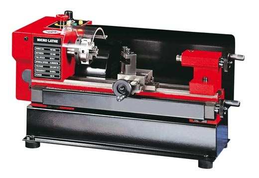 Str. 18 Technická data: Výška hrotu 30 mm Kužel pinoly koníka MK4 Max. točný průměr nad ložem 465 mm Posuv podélný 0,031 1,7 mm/ot.( 40 ) Max.