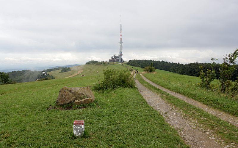 Bílé Karpaty je pohoří nacházející se na česko-slovenské