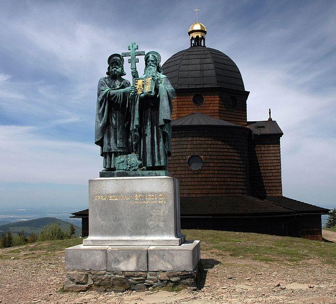 Nejvyšším vrcholem je Lysá hora, jejíž výška činí 1323,5 m 