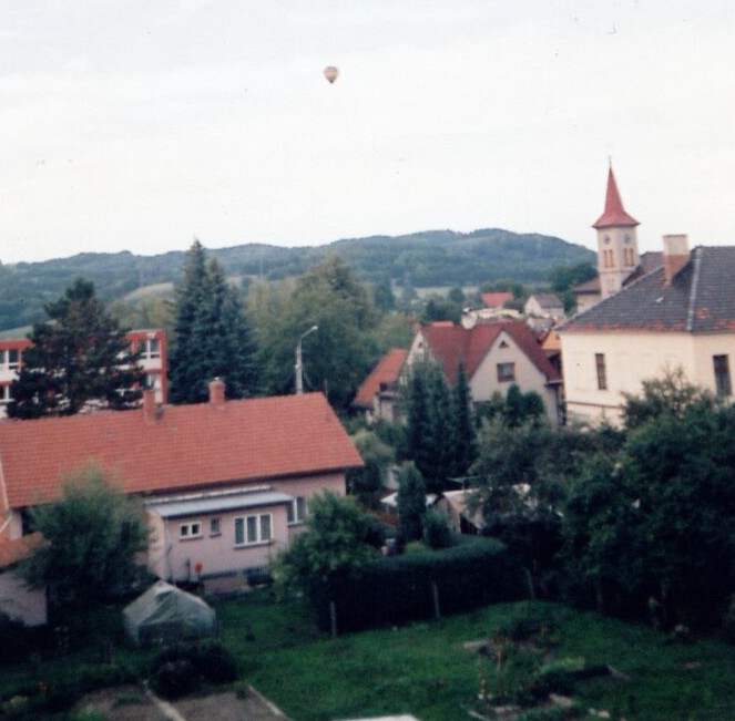 M A G I C K Á K Ř I Ž O V A T K A IV Dnes začnu omluvou když jsem minule ve spěchu psala jméno pod kreslený portrét, uvedla jsem určitě občany Mořkova v omyl. Místo Josef Černoch z č.p. 2 jsem napsala Josef Geryk jeho přezdívka totiž byla Geryček a další Technik.