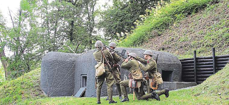 Tamní Klub vojenské historie (KVH) zrekonstruoval tři bunkry, které zde vznikly jako reakce na válečnou hrozbu vedruhé polovině třicátých let minulého století.