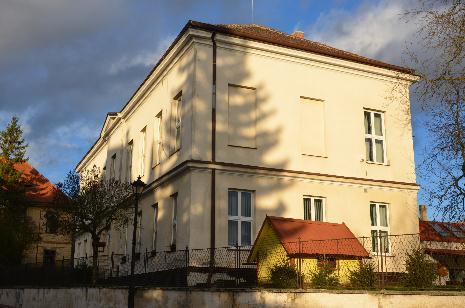 ČEČELSKÉ NAUČNÉ A PROCHÁZKOVÉ STEZKY v sobě spojí a lidem představí témata historie obce a krásy okolní přírody.