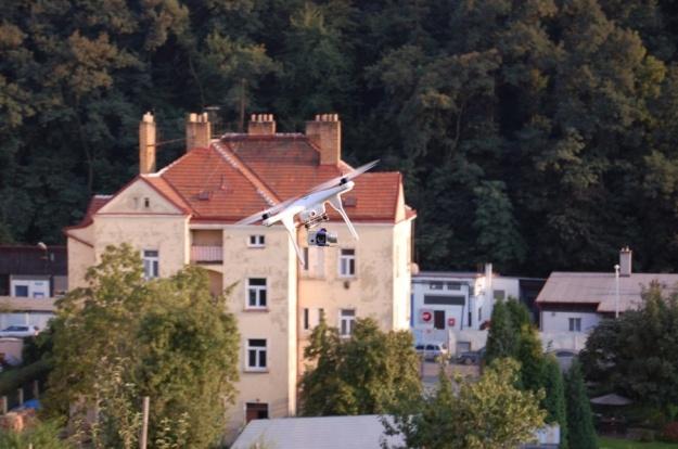 Seraphi v této konfiguraci tak nemusíte řídit dle pohledu ze země na kvadrokoptéru, ale přímo z pohledu kvadrokoptéry.