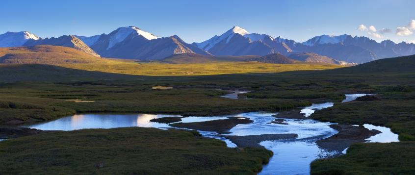 Slavnosti Kyrgyzstánu Nabídka individuální cesty do Kyrgyzstánu Kyrgyzstán je zemí vysokých hor, zelených pastvin a ledovcových jezer, kterých je zde nespočet.