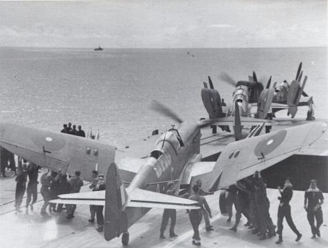 nů o průměru 20 mm - tohle bylo obrovské zlepšení oproti osmi kulometům Browning ráže 7,7 mm, které nesl Fairey Fulmar.