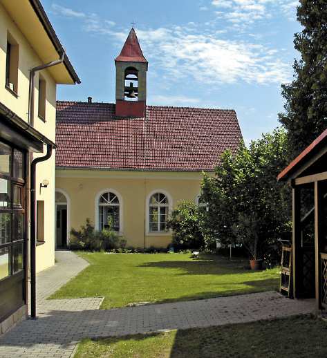 8 Využití kostelíku Vážení spoluobčané, mnozí z vás jistě znají sociální práci, kterou už od roku 2005 v našem městě poskytuje občanské sdružení Diakonie Dubá v objektu bývalé fary Jednoty bratrské.