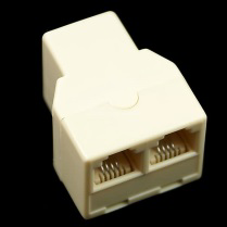 Obr. 2 - Připojení ke zdroji DIGI-CZ 204 Čelní strana konektory komunikačních rozhraní Zleva - na obr. 4 : J1 konektor RJ45 sběrnice S88 (zpětné hlášení).