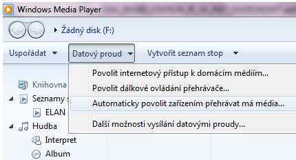 Obsluha Zapnutí / vypnutí rádia Tlačítkem rádio zapnete nebo vypnete. Po zapnutí rádia se současně zapne i jeho displej. Rádio přejde do naposledy používaného režimu.